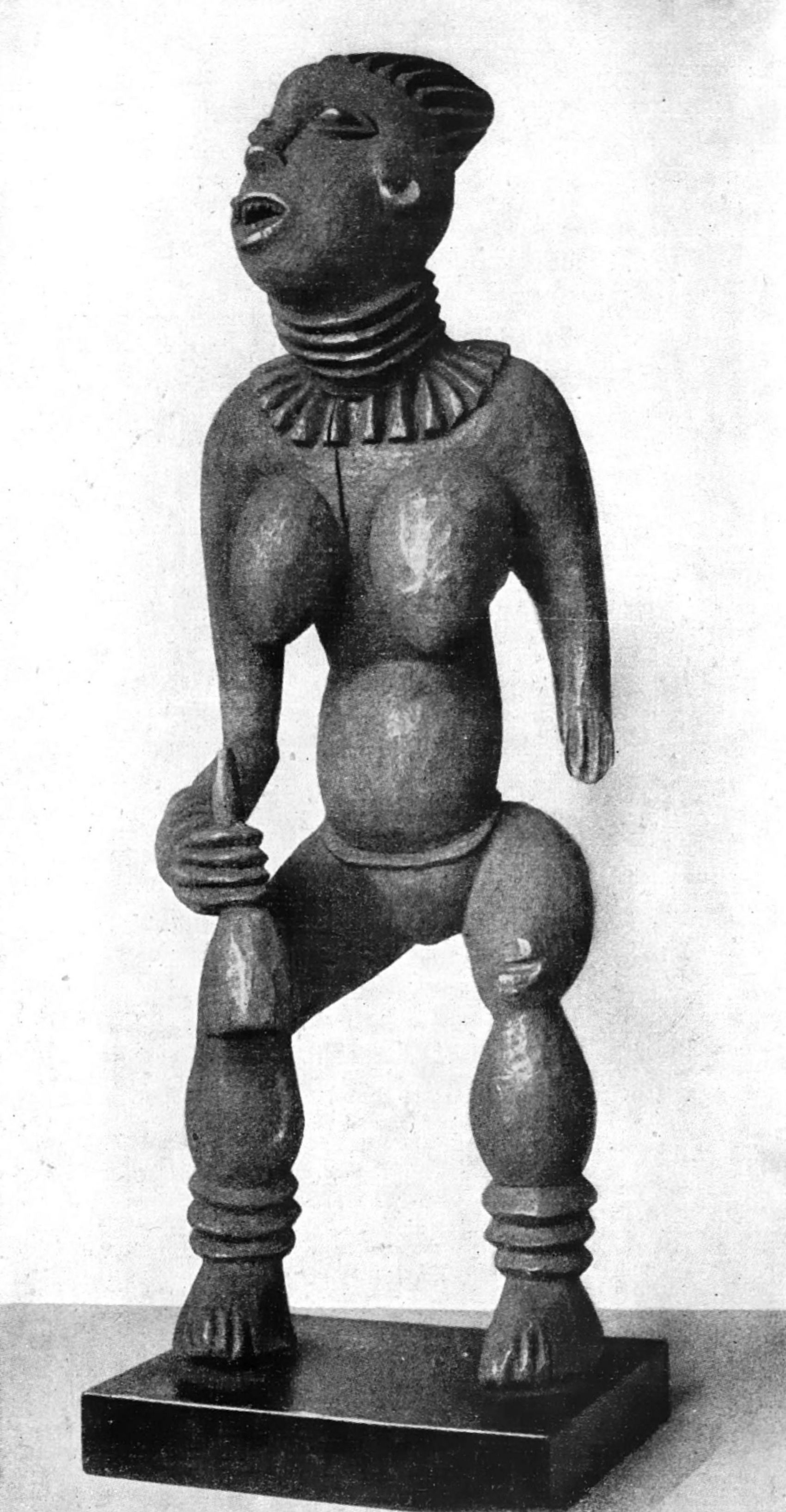 28. Статуя предка. Камерун (Африка). Берлин, Музей Народоведения.