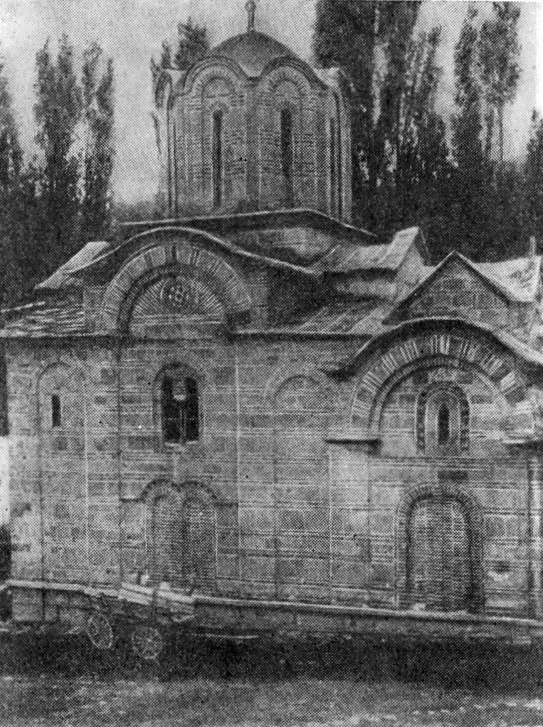 33. Марков монастырь близ Скопле. Церковь, 1370-е годы. Вид с севера