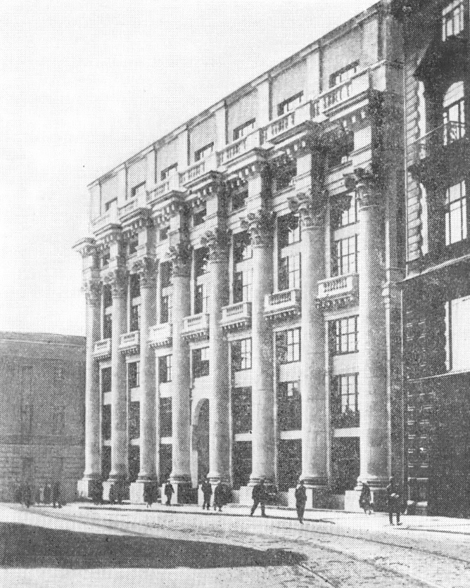 Москва. Жилой дом на Манежной площади. Архит. И. Жолтовский. 1934