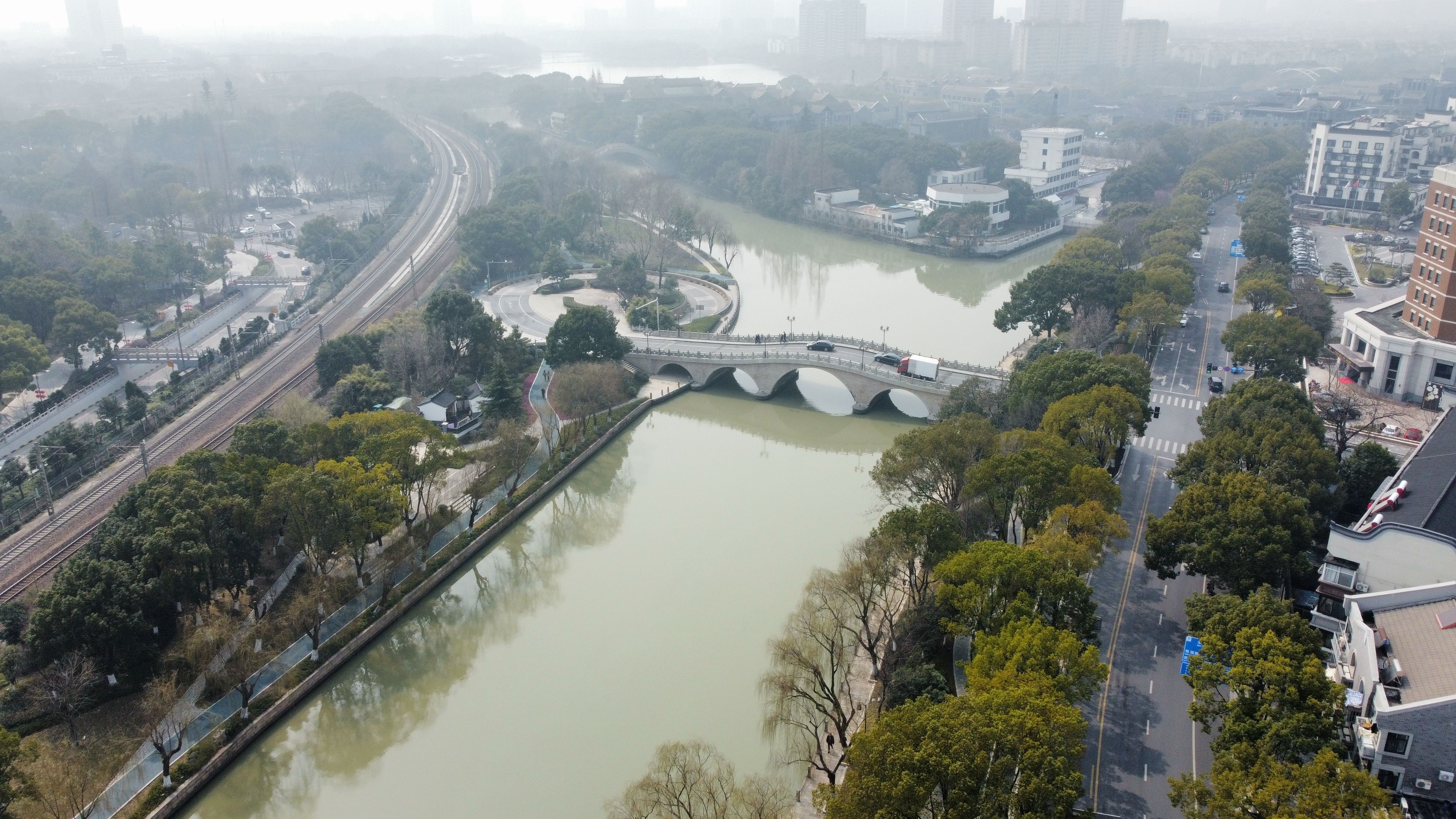 Jiaxing Ancient City Connecting South Lake International Concept Design Competition on Footbridge Crossing Huancheng River and Railway. Aerial photo
