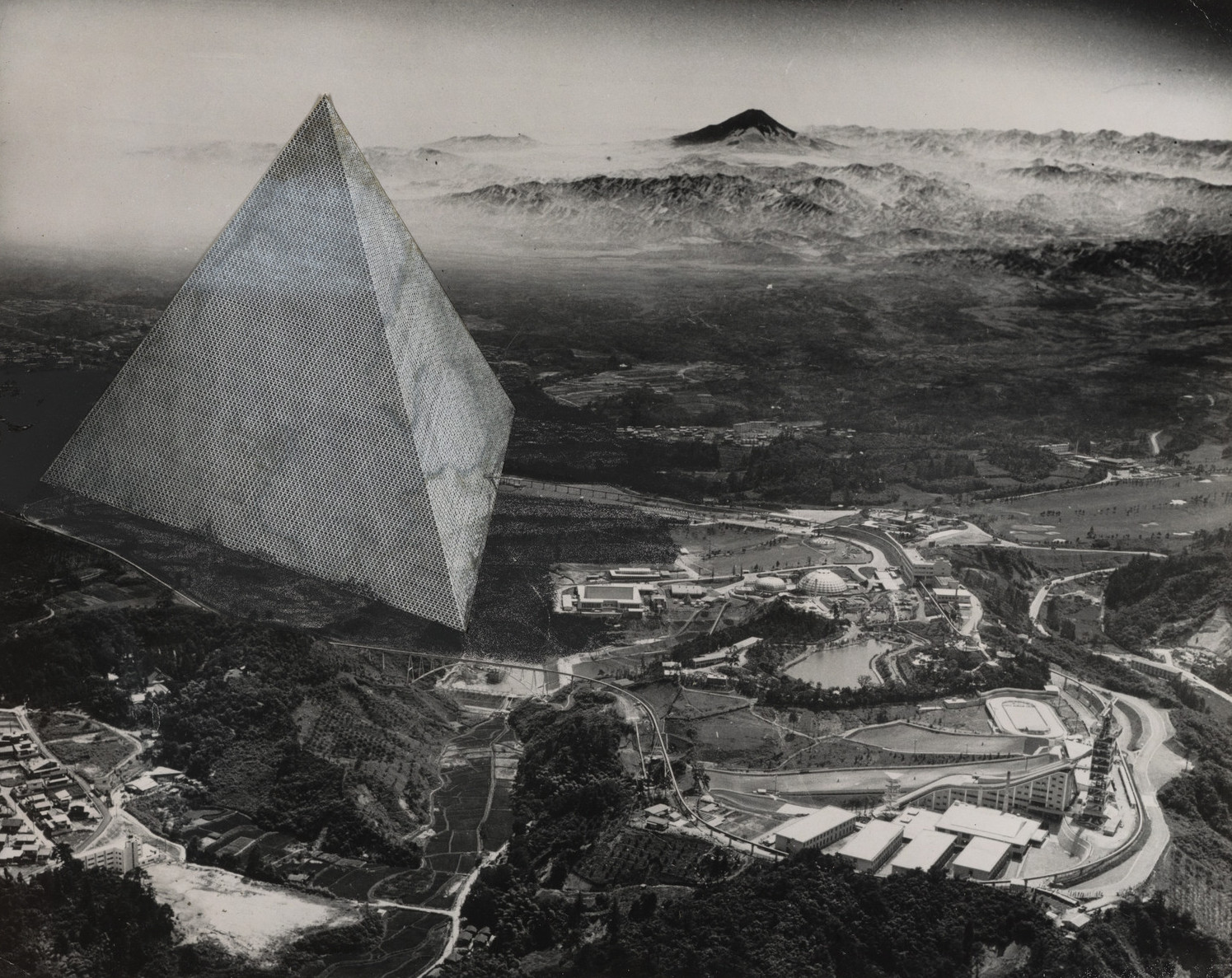 /assets/i/upload/2023/Buckminster-Fuller-Shoji-Sadao-Tetrahedron-City-Project-1968-pl.jpg