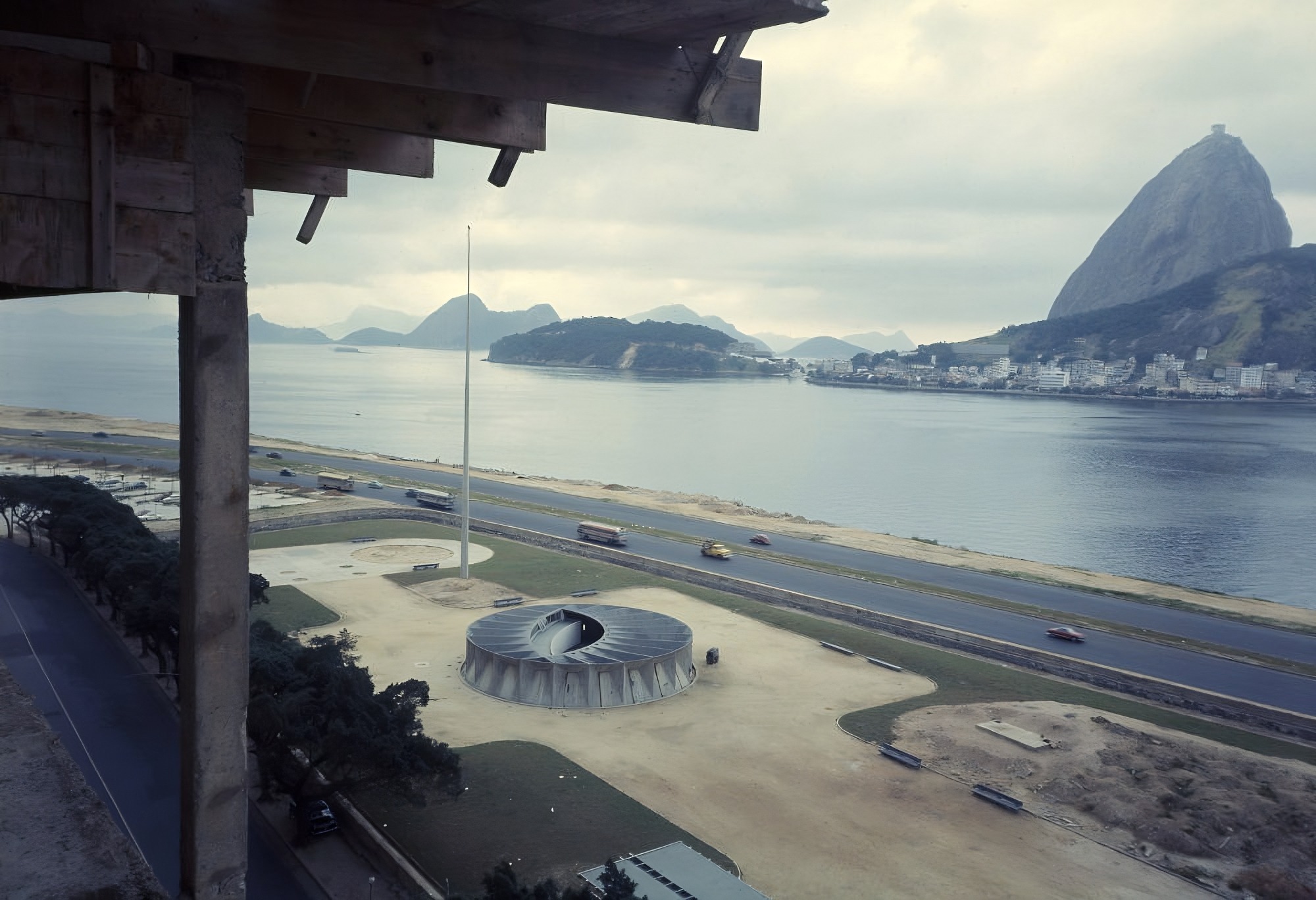 Flamingo Park, Rio de Janeiro, looking down on the Carmen Miranda Musuem. Photo: Tim Benton, 1990. Source: RIBA. The Carmen Miranda Museum was created in 1956, but not inaugurated until 1976. Initially it was a leisure centre designed by Affonso Eduardo Reidy, but was adapted for musuem use in 1975 by the architect Ulysses Petronio Burlamaqui.