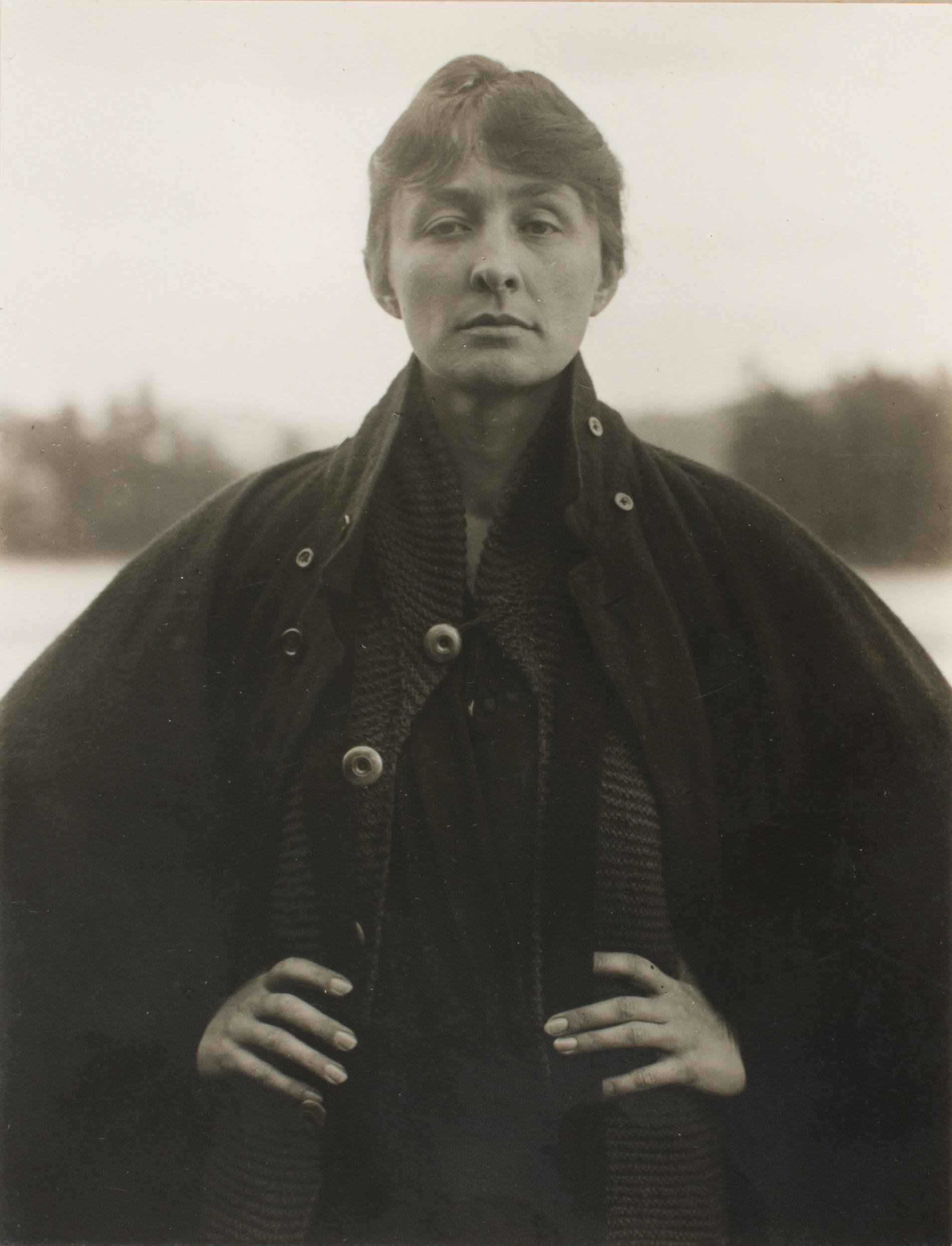 Georgia O'Keeffe. 1918. Photo: Alfred Stieglitz (1864–1946). Source: Philadelphia Museum of Art