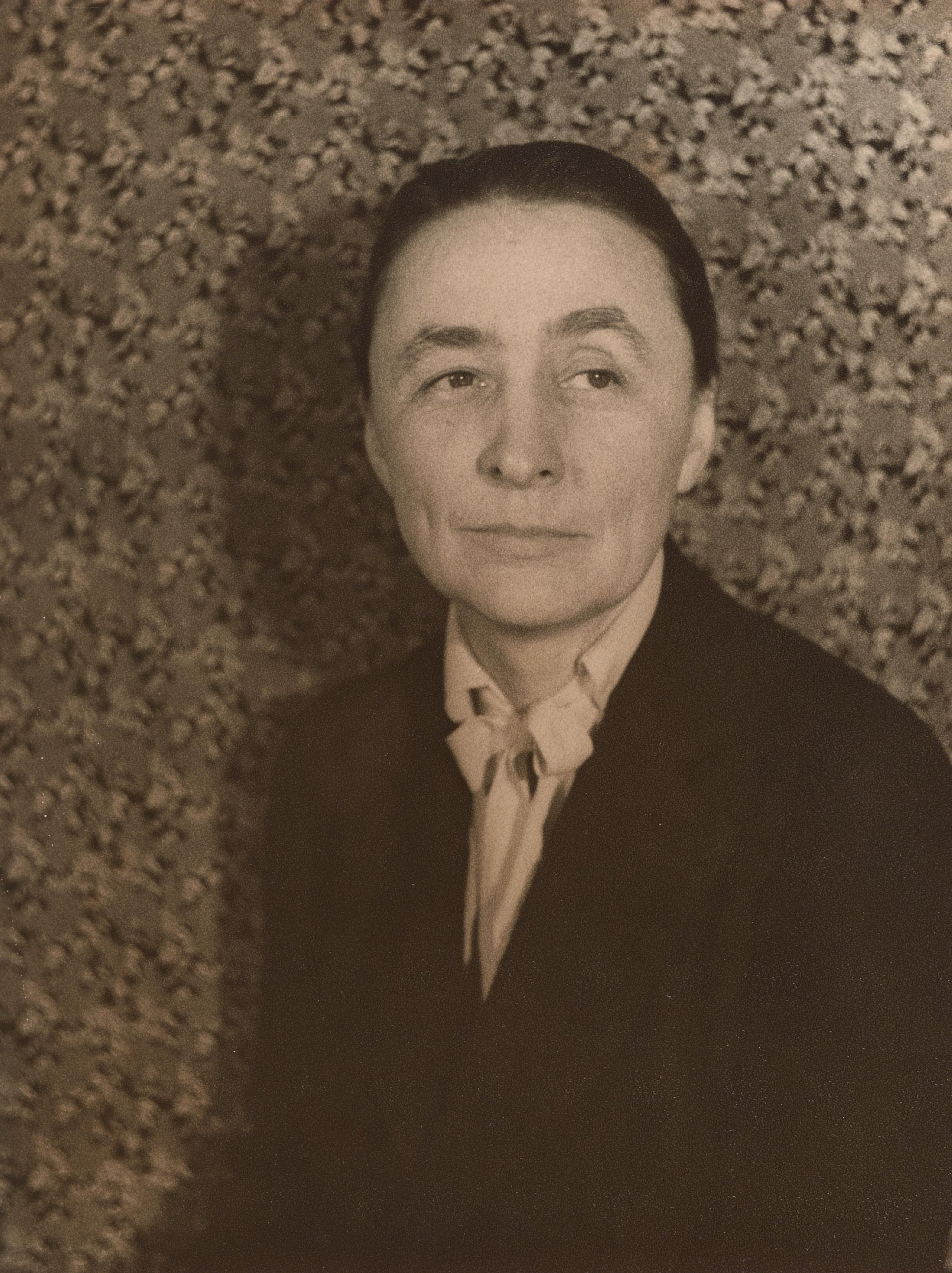 Georgia O'Keeffe. February 22, 1935. Photo: Carl Van Vechten (1880–1964). Source: Philadelphia Museum of Art