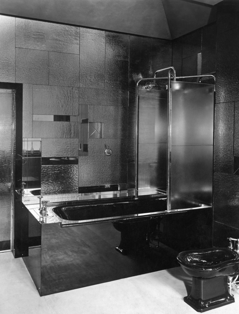 House for Edward James, 35 Wimpole Street, London: bathroom for his wife, Tilly Losch, designed by Paul Nash. Photo: Sydney W. Newbery. 1932. Style: Art Deco. Source: RIBA
