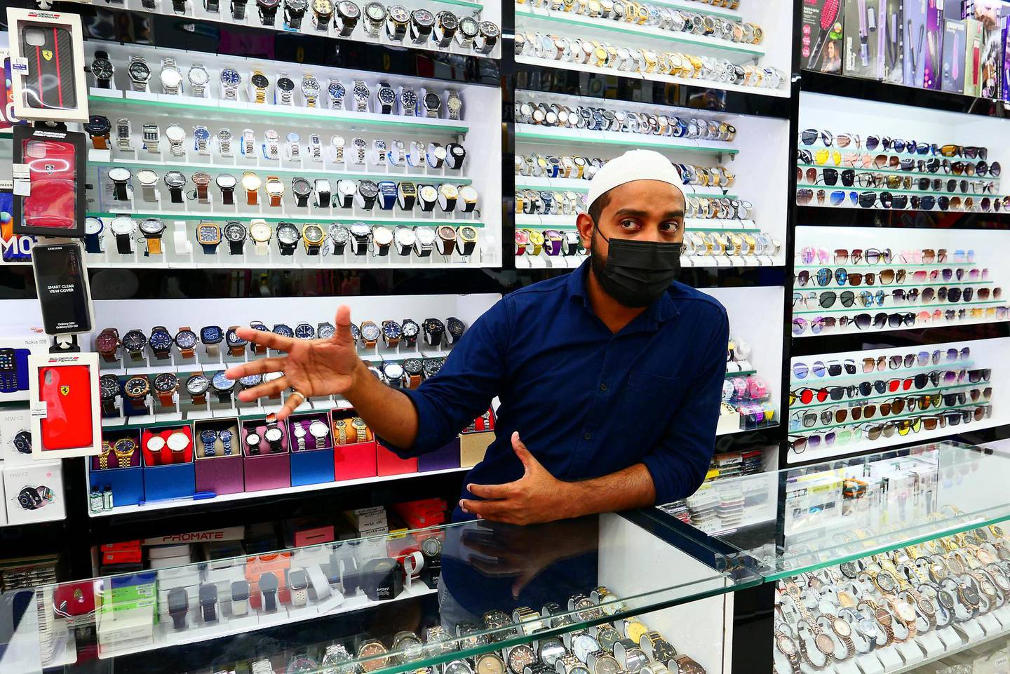 Низамудхин Ваттакканди в своем магазине на Meena Bazaar. Фото: Pawan Singh / The National