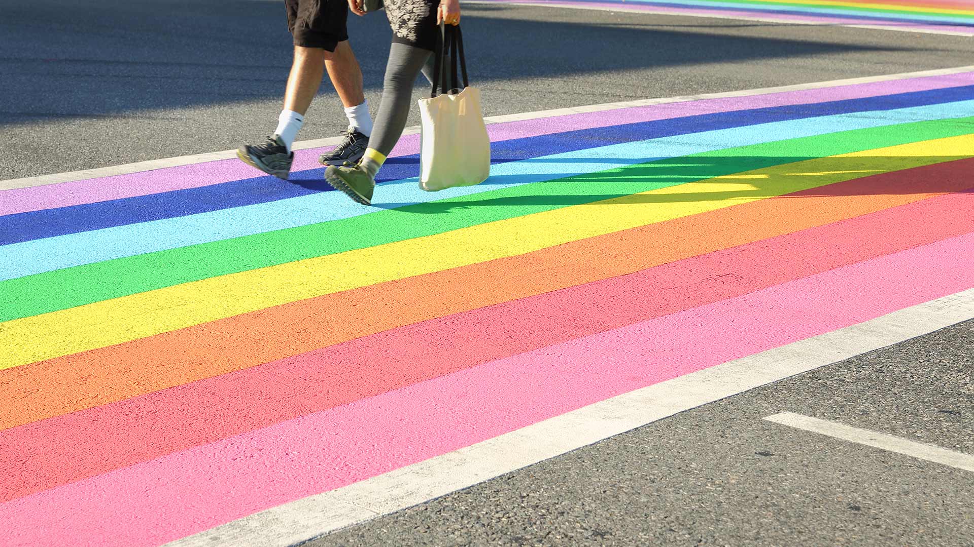 Радужный пешеходный переход в Ванкувере