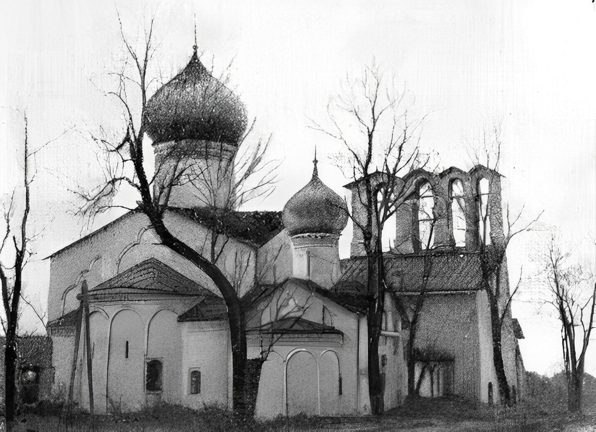 28. Псков. Церковь Богоявления в Запсковье, 1490-е годы. Вид с востока