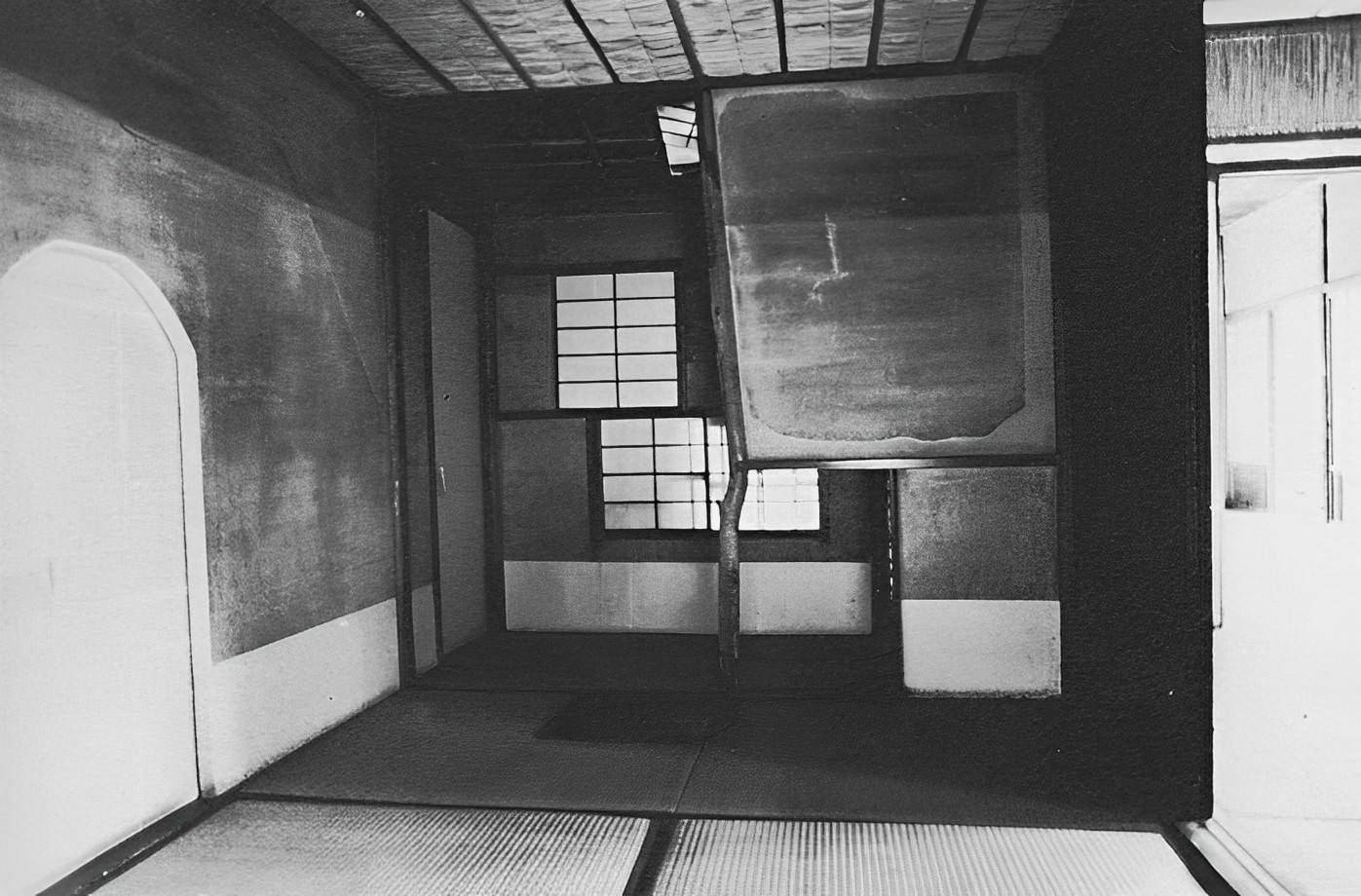 (8) Tea room at Katsura (Shokintei) shows the careful asymmetry of all elements so that none repeats and thereby becomes monotonous. The centre post has been selected for its natural bends to contrast with the eight different windows. A work must be unfinished or imperfect in some ways to allow the viewer to complete it, or give him freedom of imagination.