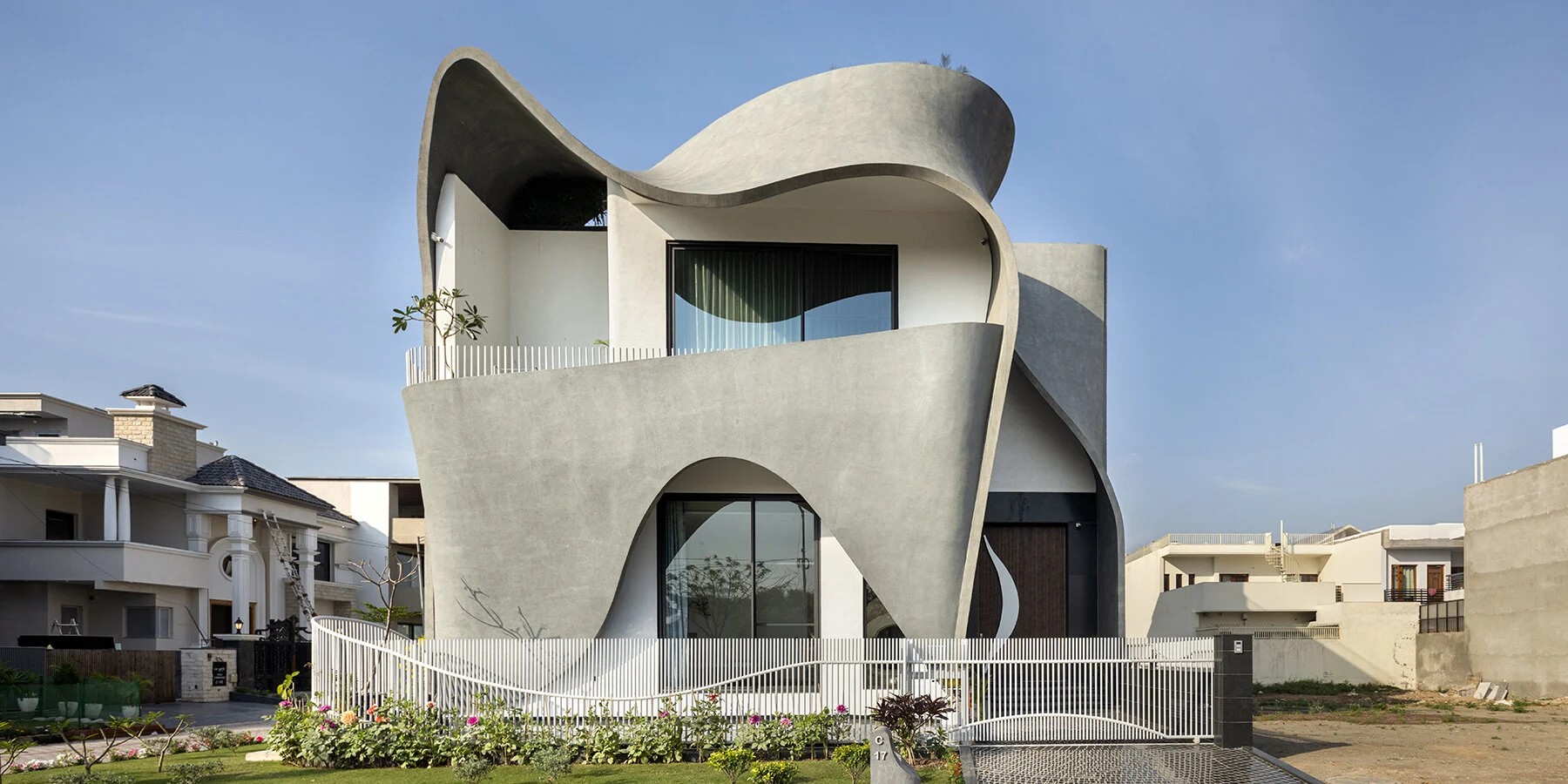 Ribbon House in Mohali, Punjab, India. Architecture: Studio Ardete Architects