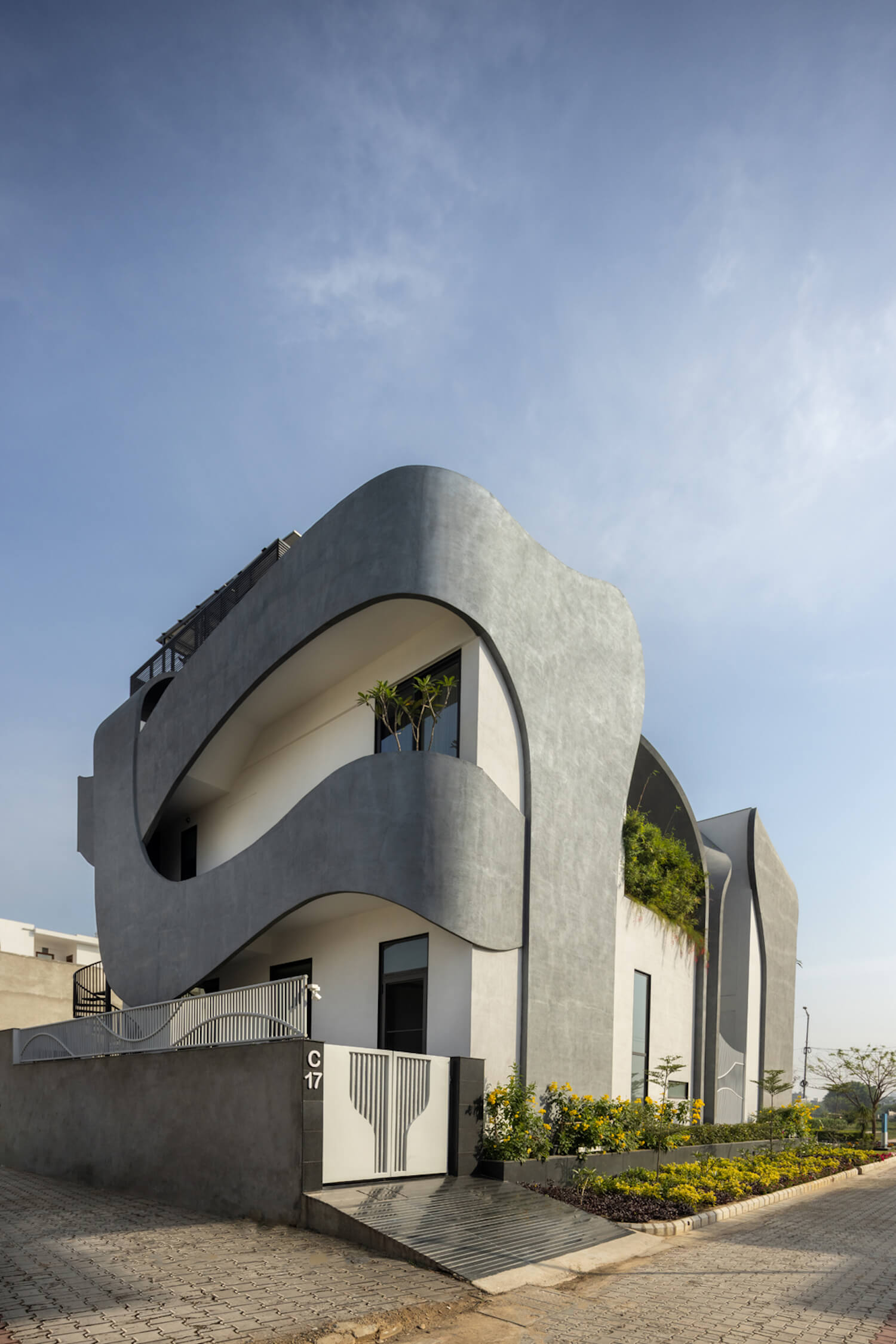 Ribbon House in Mohali, Punjab, India. Architecture: Studio Ardete Architects
