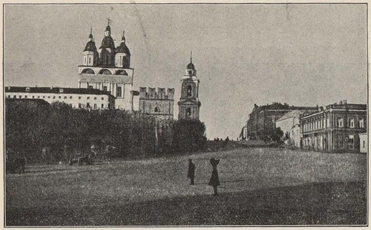 Успенский Кафедральный собор, около которого виднеется часть Кремля.