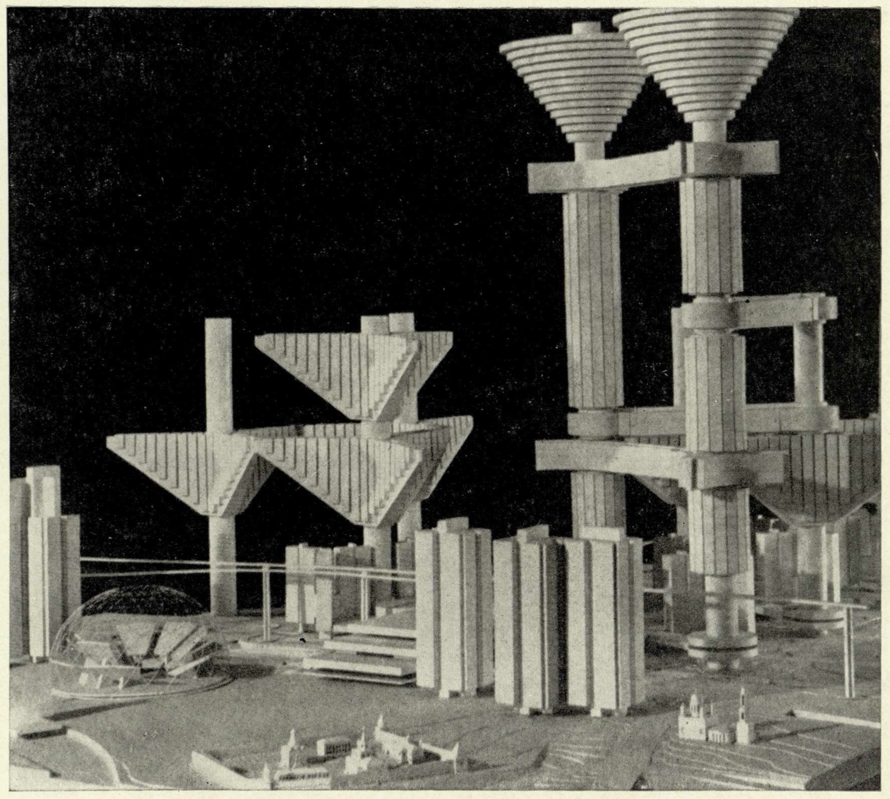 Экспериментальный проект реконструкции района Заставы Ильича в Москве. Макет. Коллектив архитекторов под руководством И. Гунста и К. Пчельникова.