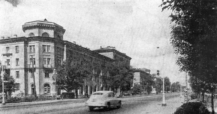 Проспект Энгельса. Архит. А. Барутчев и др.