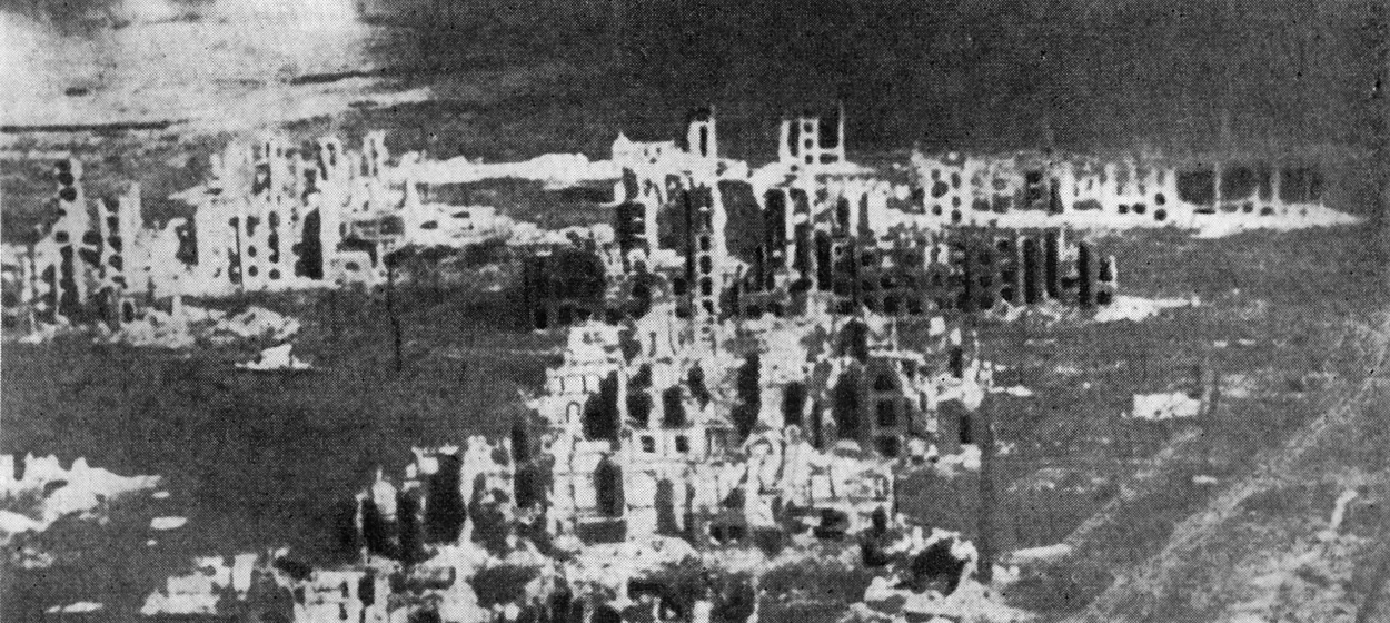 Волгоград. Схема плана города. Архитекторы К. Алабян, В. Симбирцев, Н. Поляков, А. Пожарский, инж. В. Бутягин. 1945 г. Набережная центральной части города. Архитекторы В. Симбирцев, И. Фиалко. 1952—1953