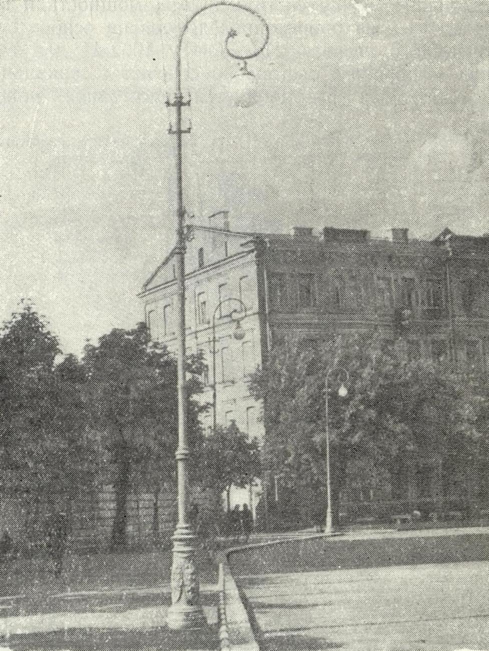 Рис. 11. Фонарь на площади Богдана Хмельницкого, г. Киев.