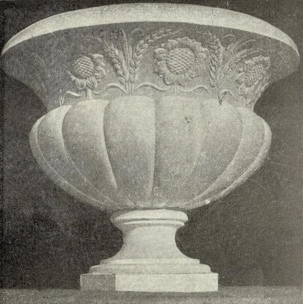 Рис. 12. Ваза с орнаментом, г. Львов.