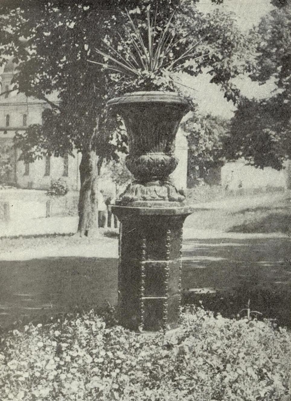 Рис. 13. Керамическая ваза, г. Киев.