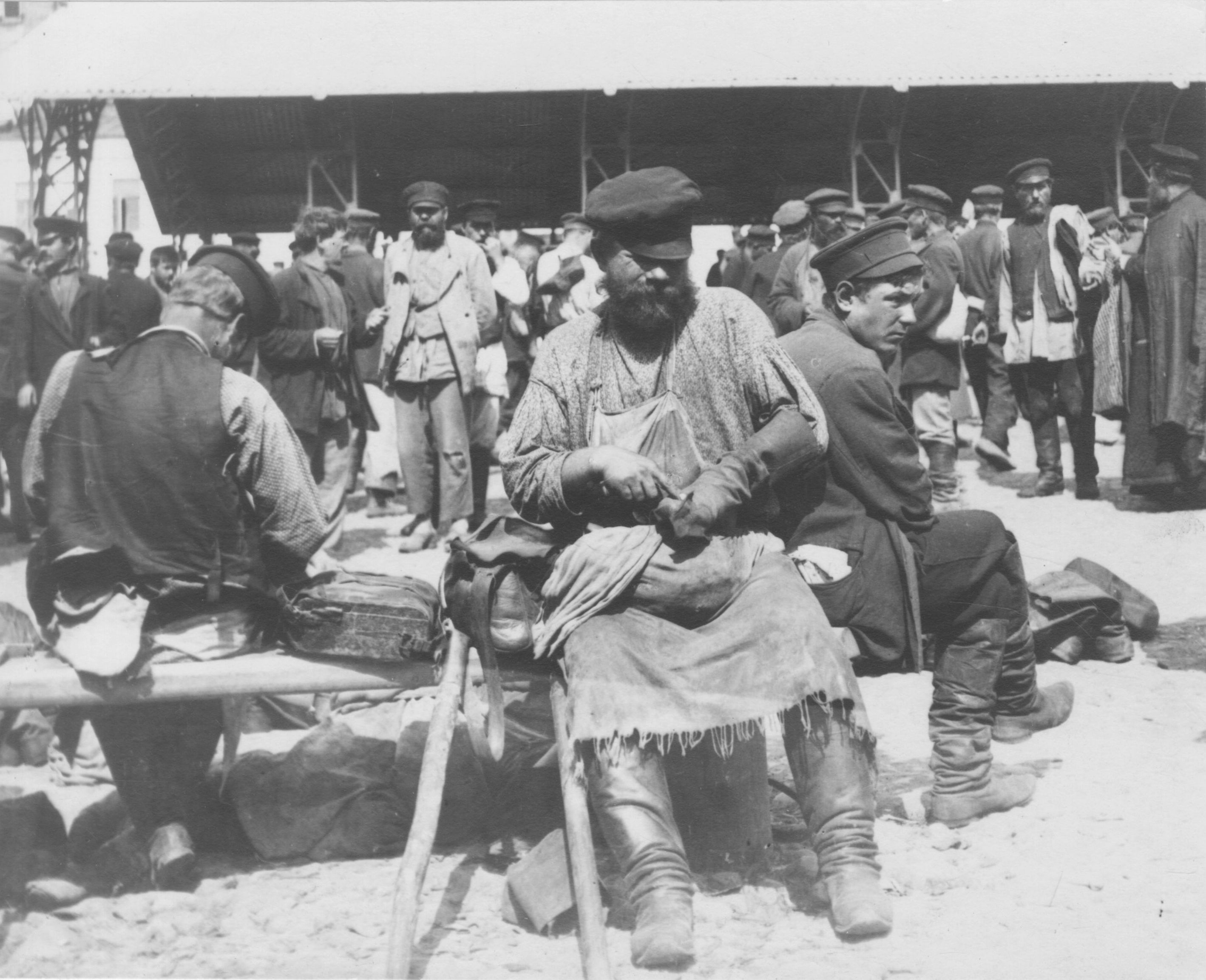 Ярославцев И. Н. Холодный сапожник на Хитровском рынке. Москва. 1895 г. Государственное бюджетное учреждение культуры города Москвы «Музейное объединение «Музей Москвы»