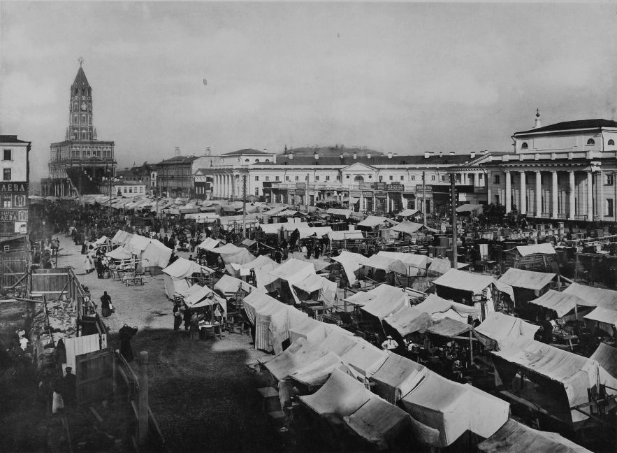 Фотография и Фототипия П. П. Павлова. Воскресный рынок на Сухаревской площади. Москва. 1890-е гг. Государственное бюджетное учреждение культуры города Москвы «Музейное объединение «Музей Москвы»