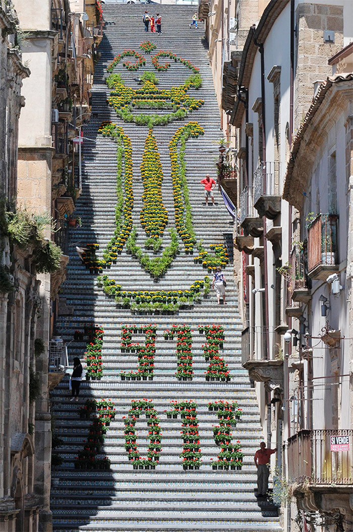 стрип-арт Лестницы  Богоматери в Сицилии