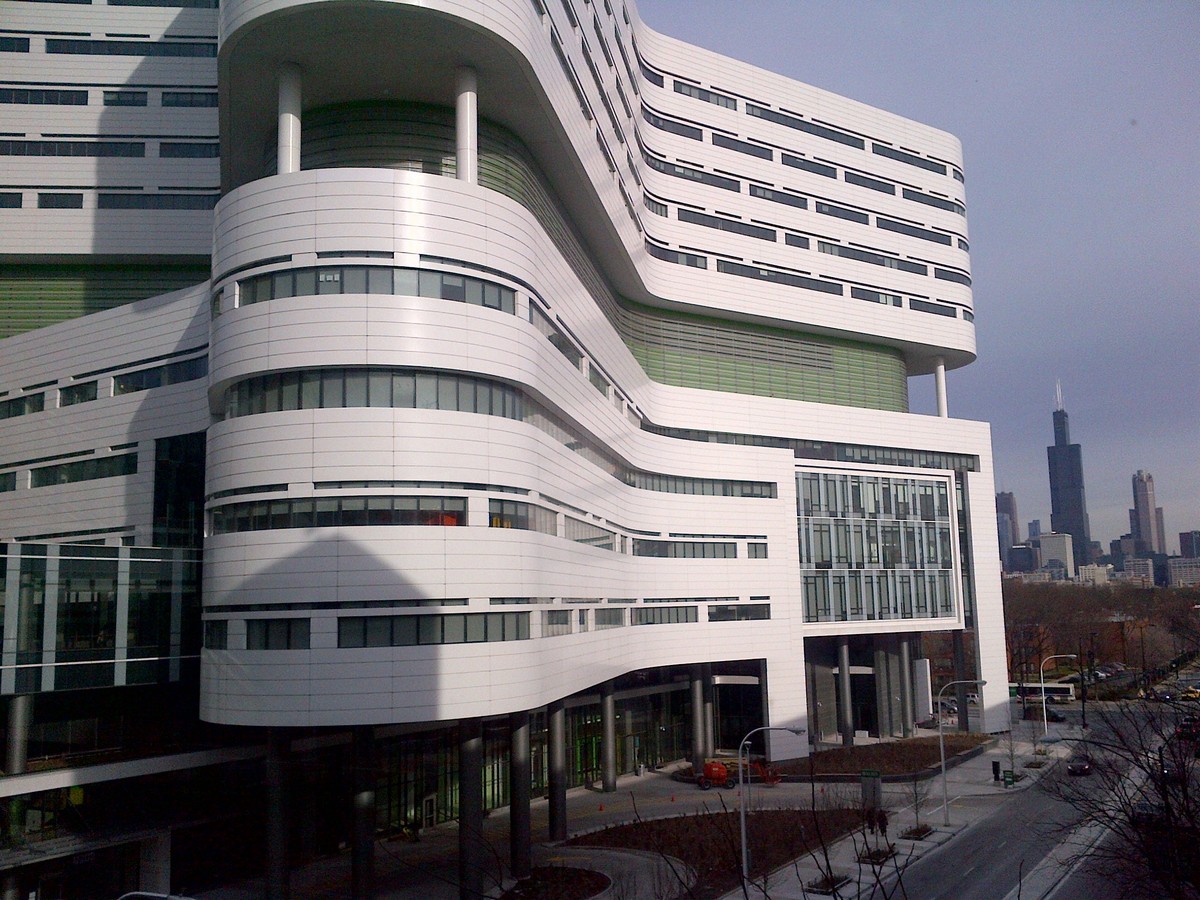 Первое место в категории «Здравоохранение». Новая башня больницы медицинского центра Университета Раш в Чикаго была спроектирована и построена бюро Penkins+Will. В башне размещается центр клинических исследований.