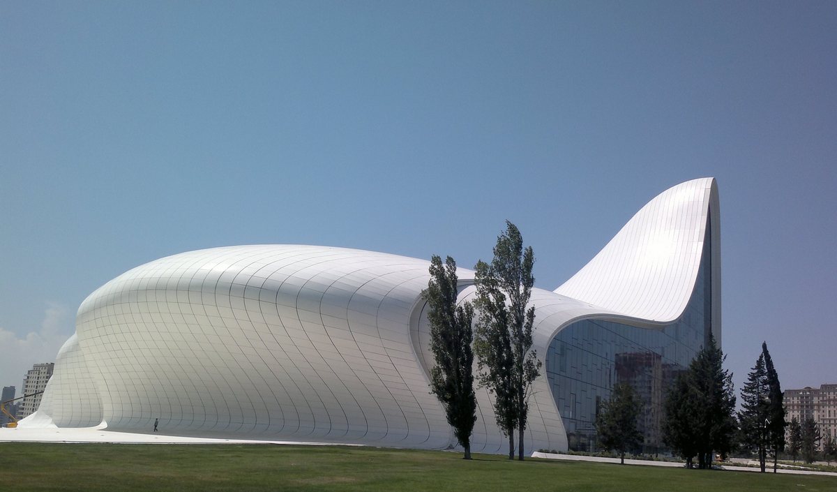 Проект вошёл в шорт-лист категории «Культура». Культурный центр Гейдара Алиева в Баку, Азербайджан. Архитектор Заха Хадид. Фото: Wikimedia.