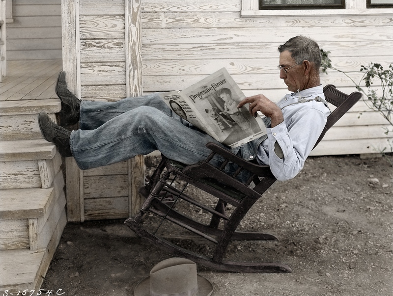 Фермер, читающий газету для прогрессивных фермеров. Округ Корьел (Техас), сентябрь 1931 года