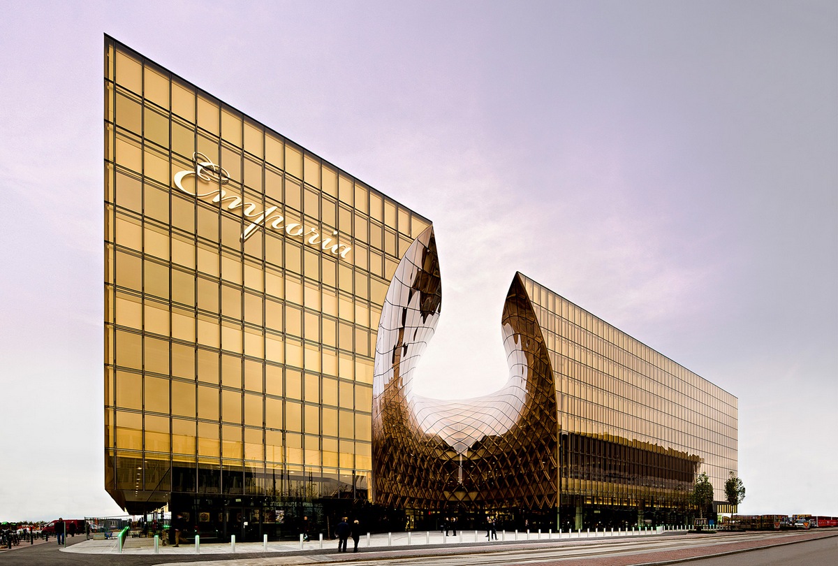 Первое место в категории «Шопинг». Торговый центр Emporia в Мальмо, Швеция. Авторы проекта — Wingardh Arkitktkontor AB — разместили в трёхэтажном здании центра около 200 магазинов.