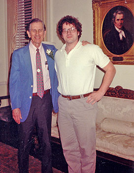 Слева — Томас Хаммонд; справа — профессор истории Виргинского университета Чарльз Эванс (Charles T. Evans), бывший аспирантом Хаммонда