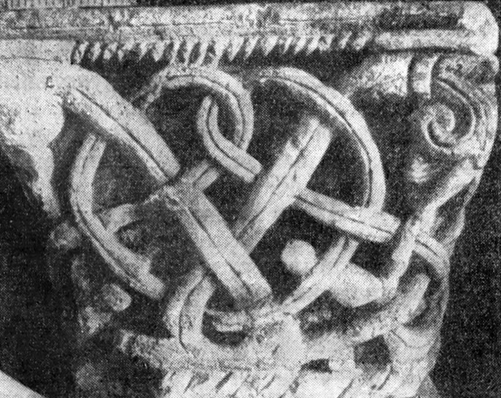 9. Чернигов. Капитель XII в. из раскопок в Борисоглебском соборе