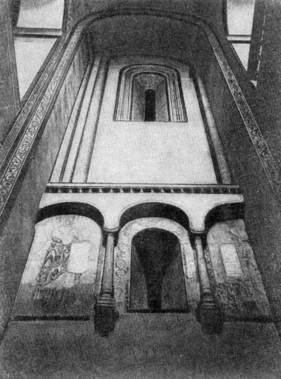 5. Владимир. Успенский собор, 1158—1160 гг. Фрагмент интерьера
