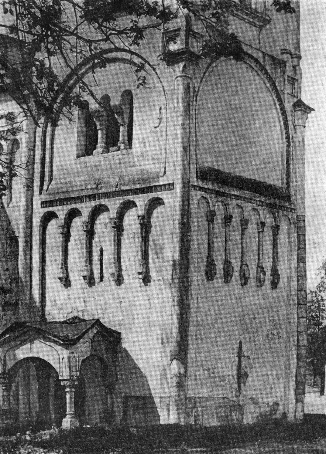 8. Боголюбово. Дворец, 1158—1165 гг. Лестничная башня