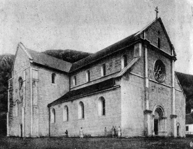 Белапатфальва. Церковь цистерцианского монастыря, начата в 1232 г. (1)
