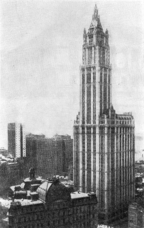 54. Нью-Йорк. Здание «Вулворта», 1913 г. К. Джильберт. Общий вид