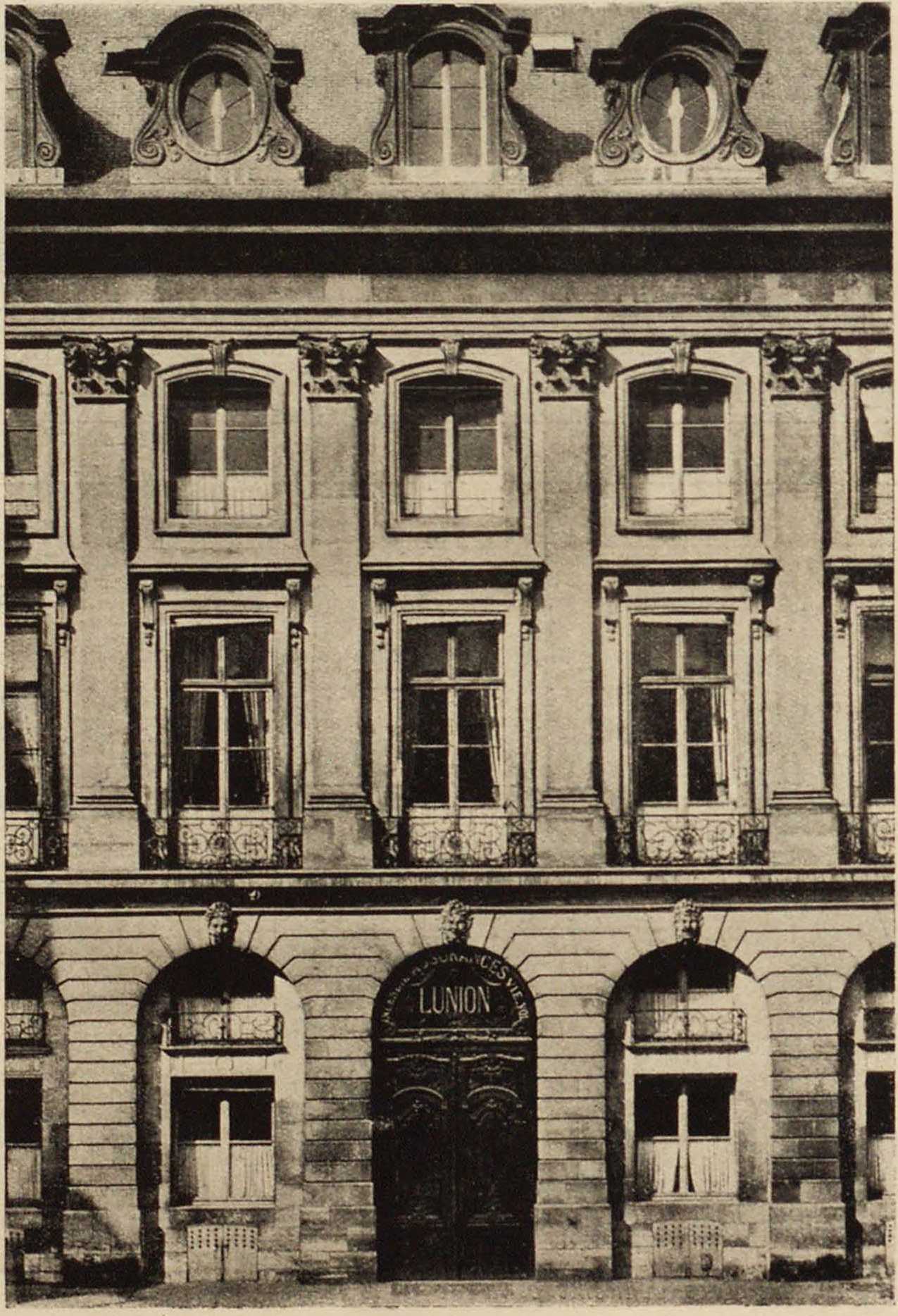 36. Площадь Вандом. Фрагмент фасадов. La place Vendôme, les façades (fragment)