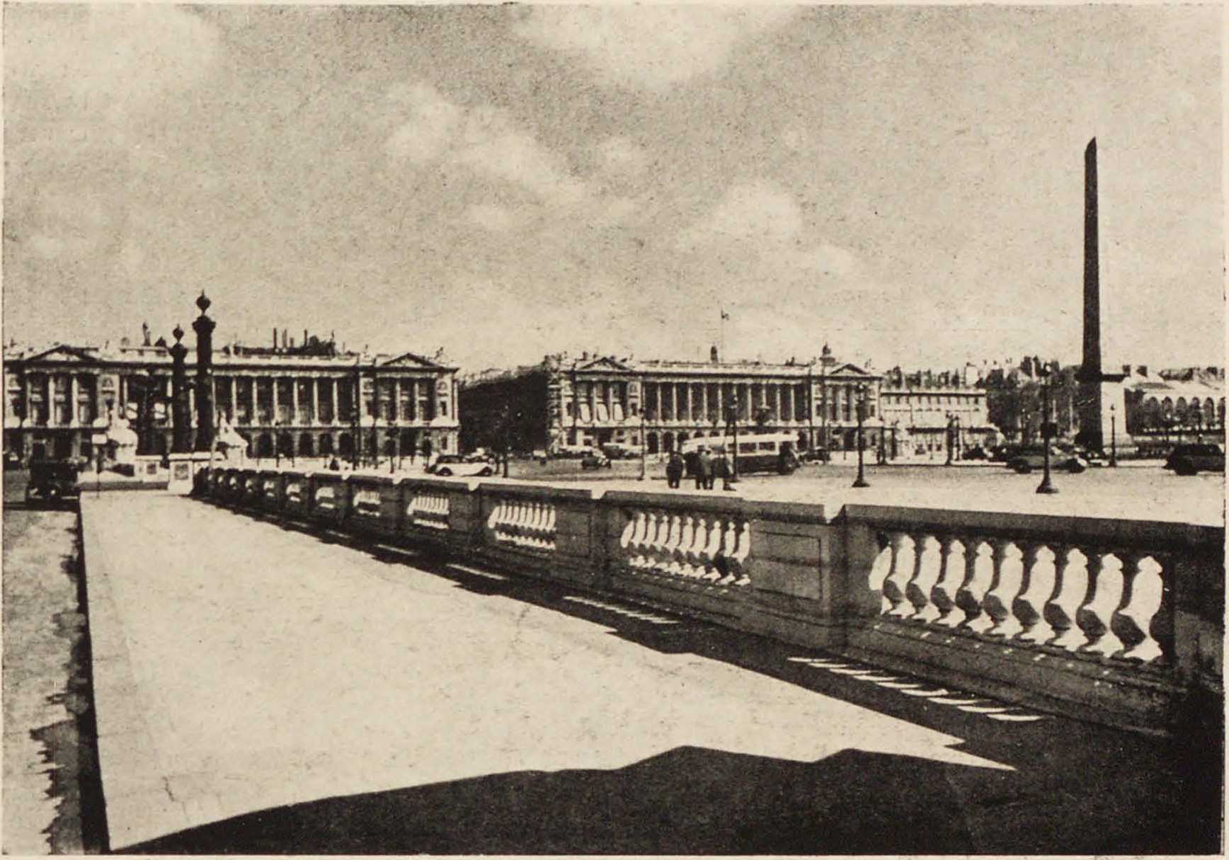 107. Площадь Согласия. Вид в сторону севера. La place de la Concorde