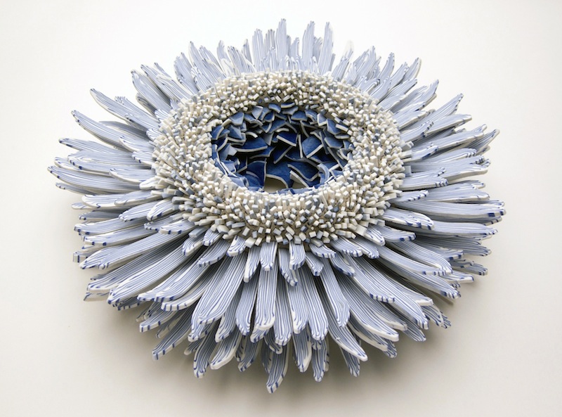 Blue&White porcelain shards flower. No.1, 2014. 12×27×27 см. Осколки фарфора, обожжённая глина.