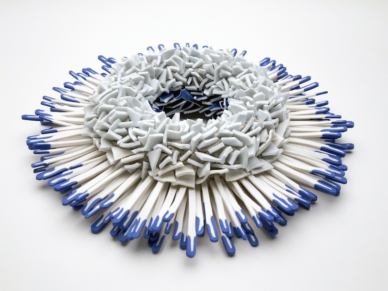Blue&White porcelain shards flower. No.2, 2014. 6×22×22 см. Осколки фарфора, обожжённая глина.