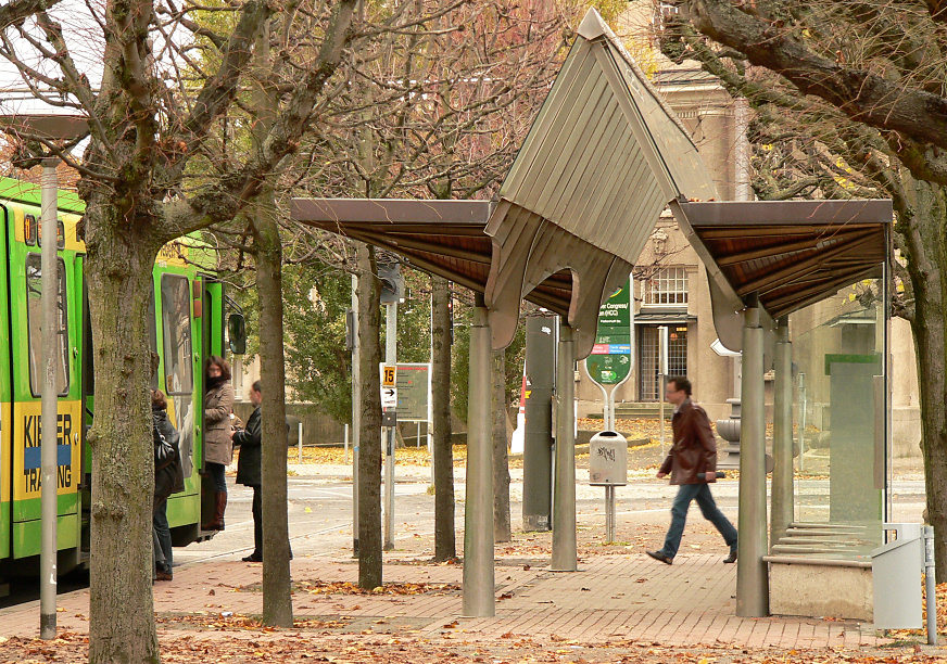 Остановке в Ганновере. Congress Centrum. Проект BUSSTOPS (1990—1994). Фото: Axel Hindemith