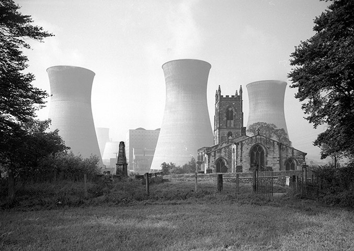 Церковь Эдуарда Исповедника и электростанция в Brotherton и Ferrybridge, Норт-Йоркшир, Англия. Проект церкви: Pritchett & Son; проект электростанции: Watson & Coates. Автор фото: Eric de Mare. Датировка изображения: 1960