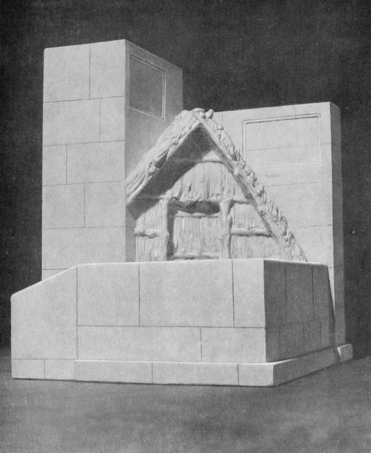 Модель памятника; вид сзади