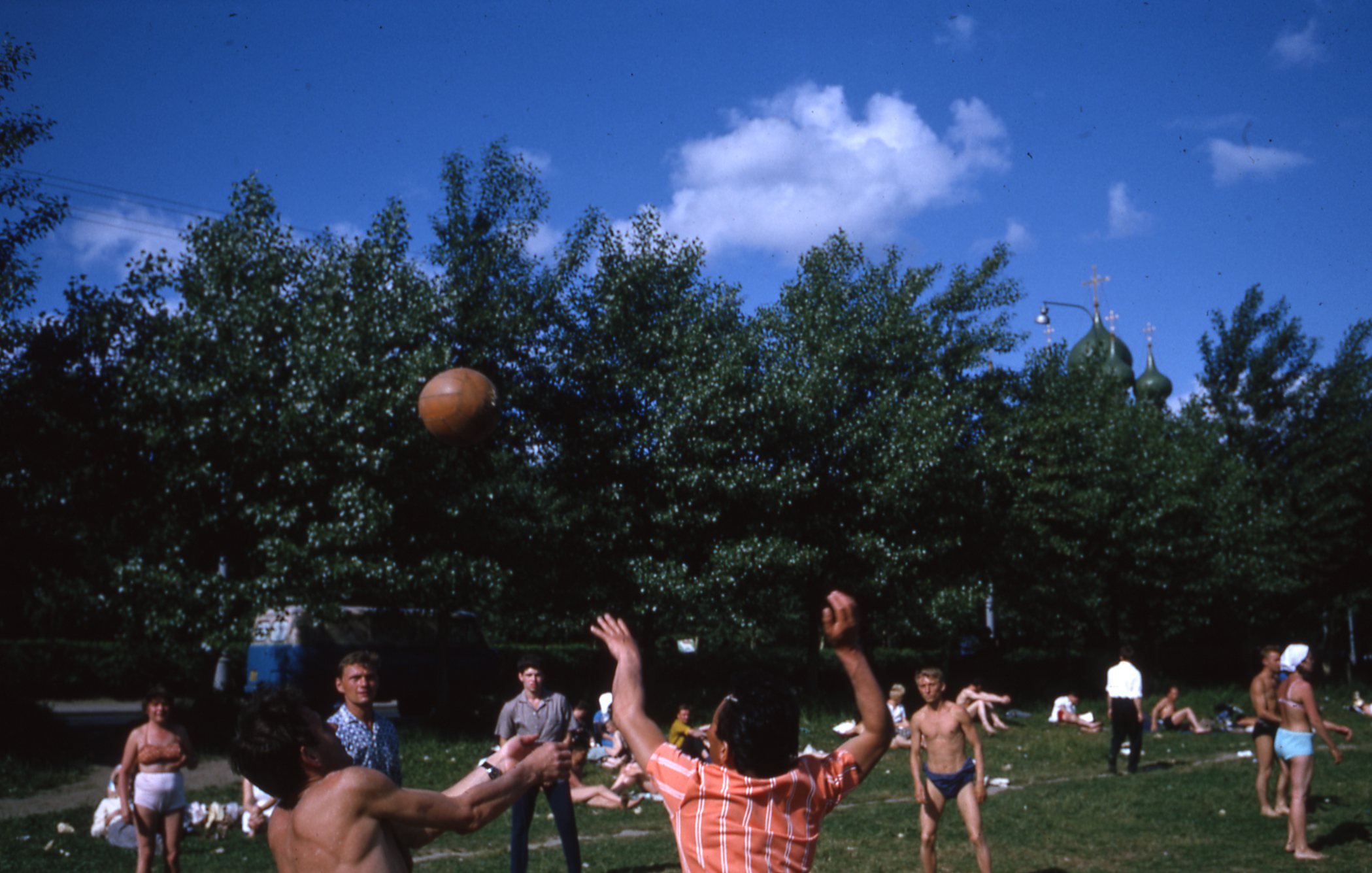 MA10 Ostankino people sunbathing and fishing © Thomas T. Hammond / University of Virginia