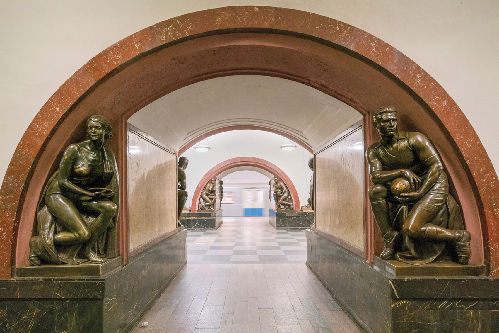 Станция «Площадь революции» в Москве. © Christopher Herwig / FUEL