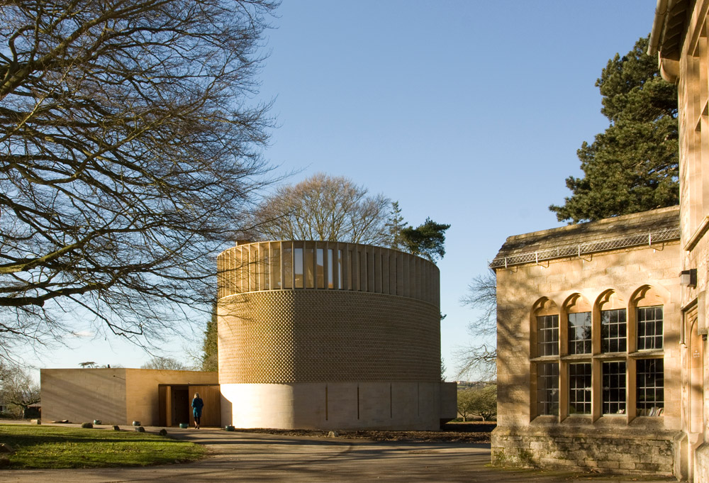 Часовня епископа Эдварда Кинга в Оксфорде (бюро Niall McLaughlin Architects)