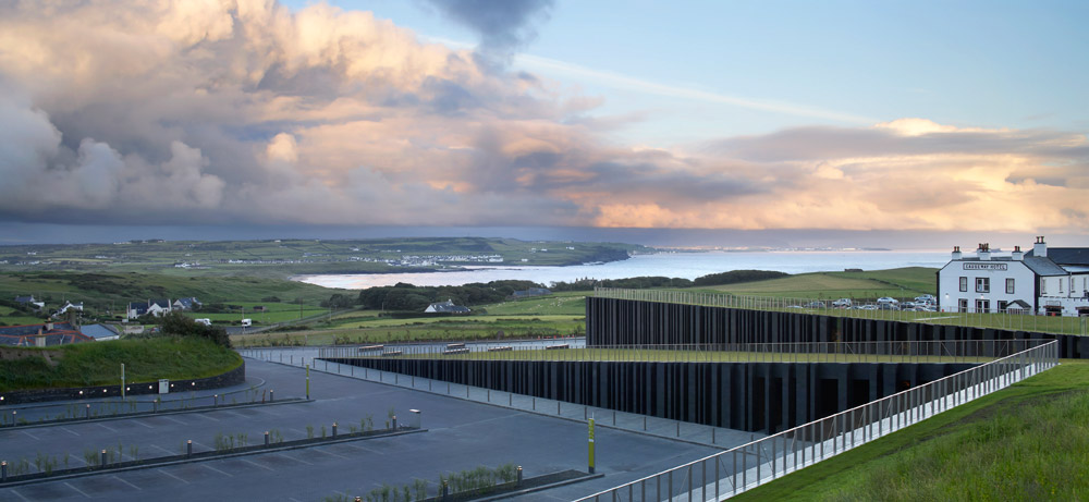 Туристический центр «Дороги гигантов» (Heneghan Peng Architects)