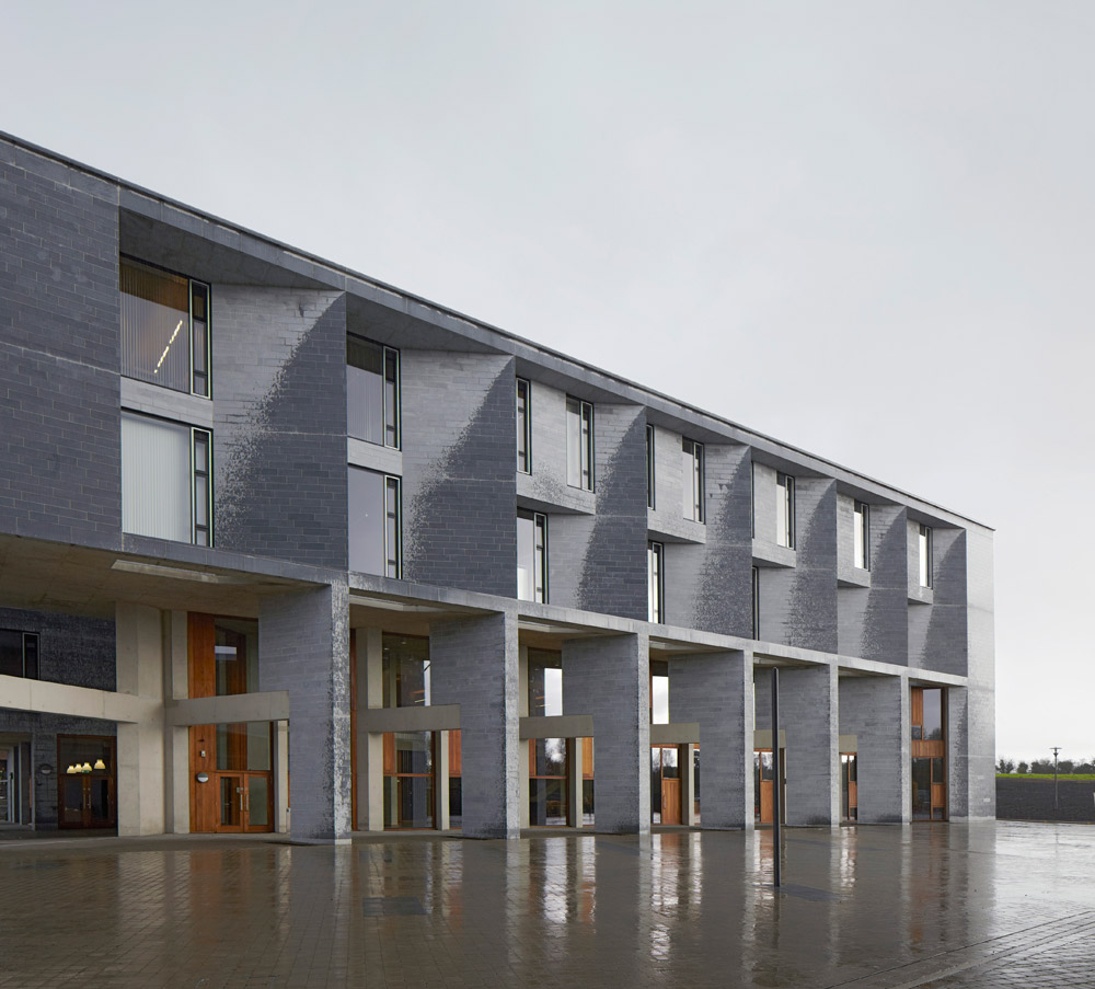 Здание медицинской школы Лимерикского университета в Ирландии (Grafton Architects)
