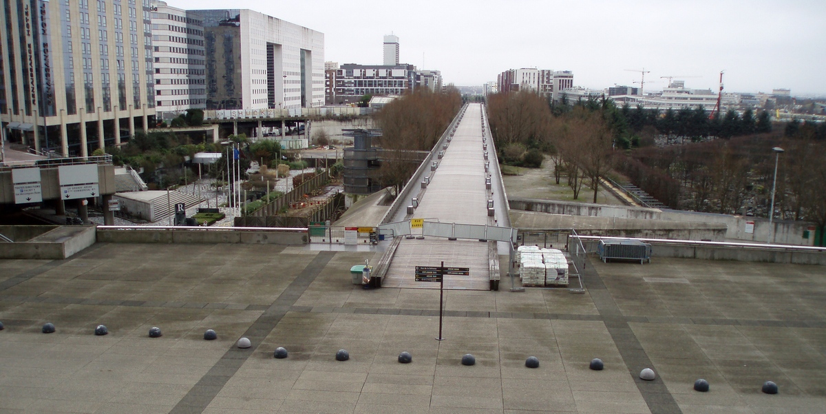 Квартал La Défense в Париже