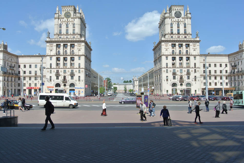 «Ворота Минска», Привокзальная площадь, 1947—1953