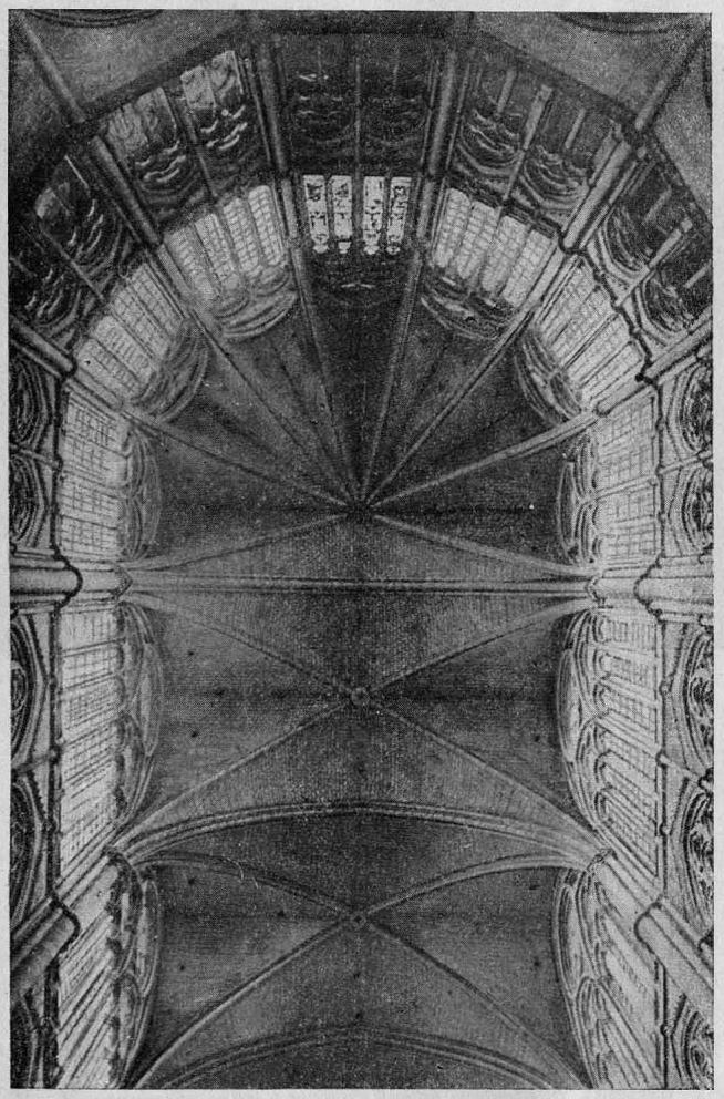 Рис. 19. Своды среднего нефа собора в Амьене (Франция)